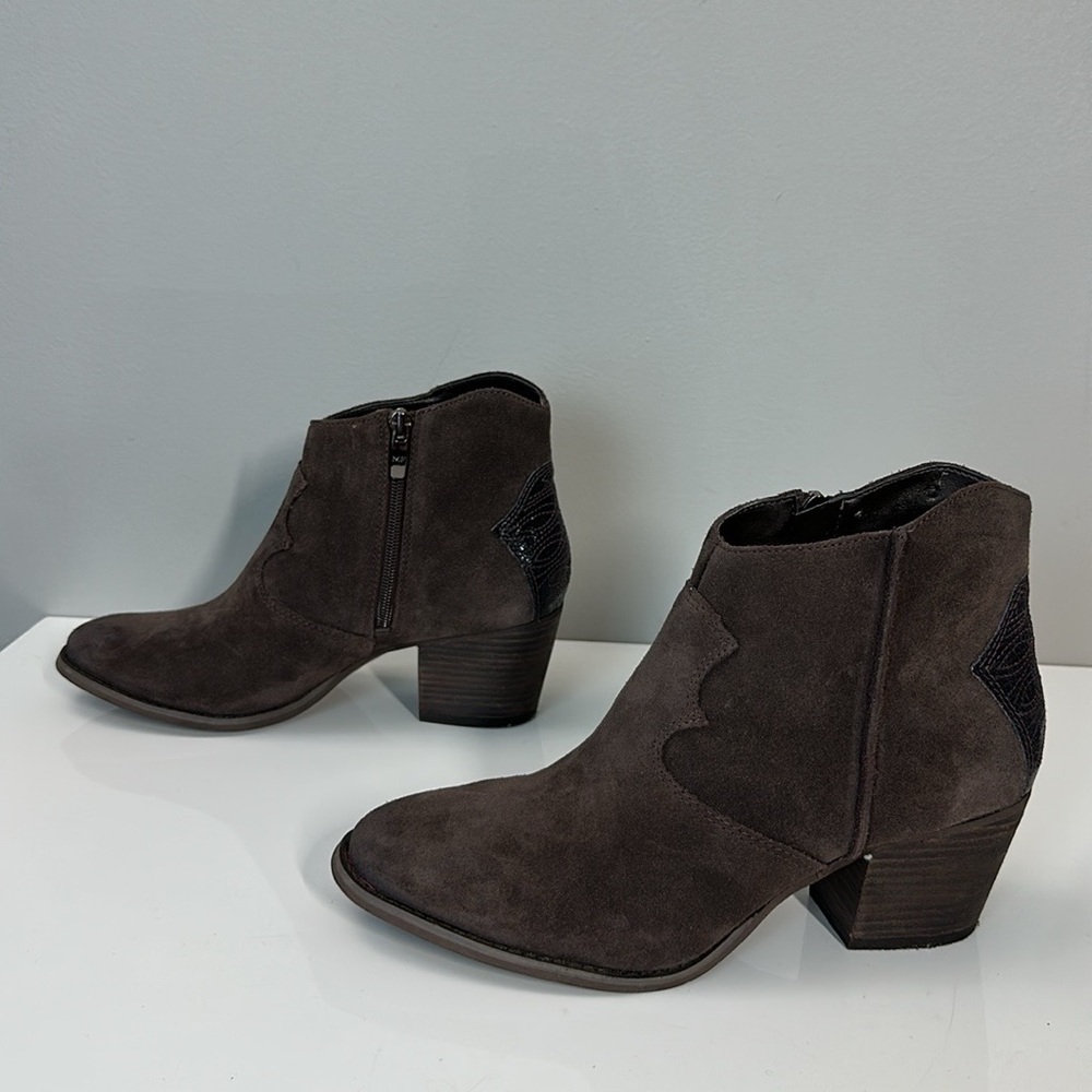 Marc Fisher Stefani Brown Suede Western Booties Size 8 - Picture 3 of 16